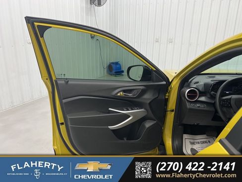 Used 2024 Chevrolet Trax RS image 8