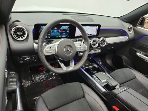 Used 2023 Mercedes-Benz EQB 300 4MATIC image 14