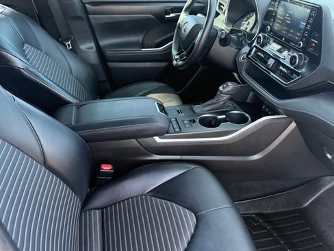 Used 2021 Toyota Highlander XSE image 10