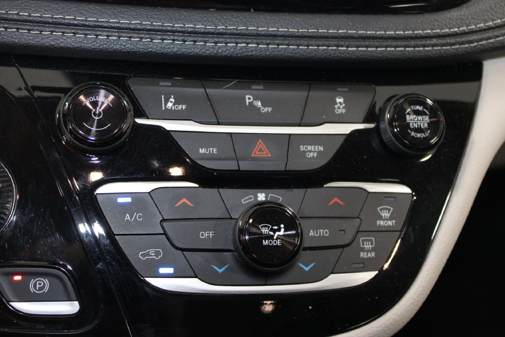 Used 2023 Chrysler Pacifica Touring-L FWD image 30