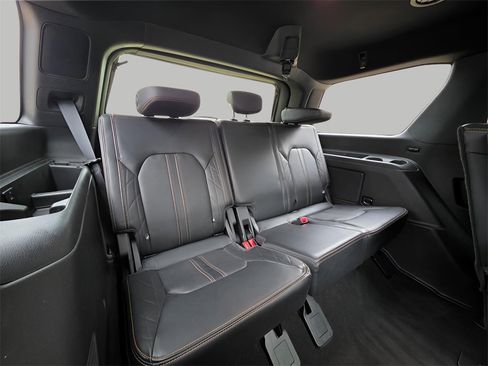 Used 2023 Ford Expedition Platinum image 11