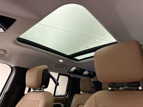 New 2026 Land Rover Defender 110 X-Dynamic SE image 11