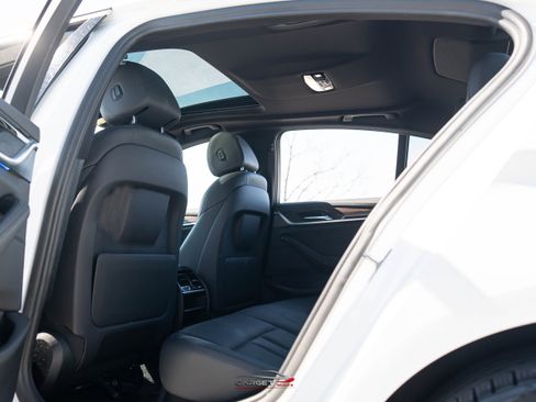 Used 2018 BMW 530i xDrive w/ Premium Package image 21