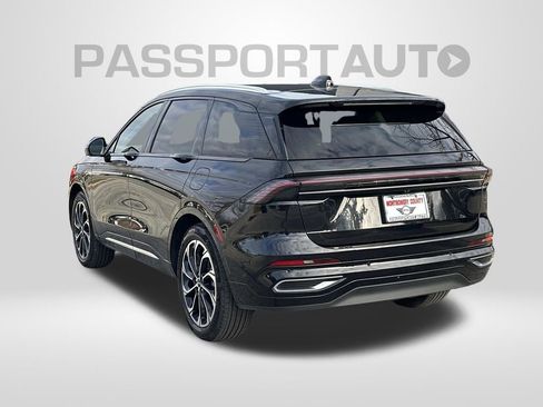 Used 2024 Lincoln Nautilus Reserve image 2