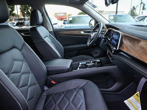 New 2026 Volkswagen Atlas SE image 30