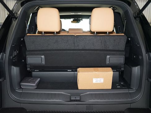 Used 2026 Lexus LX 700h Luxury image 36