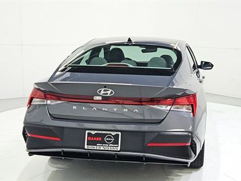 Used 2025 Hyundai Elantra SEL FWD image 7
