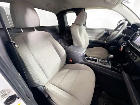 Used 2018 Toyota Tacoma SR image 30
