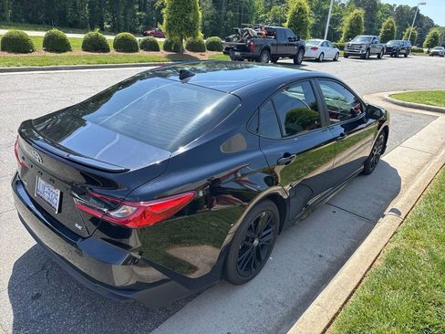 Used 2025 Toyota Camry SE FWD image 5