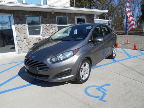 Used 2014 Ford Fiesta SE image 1