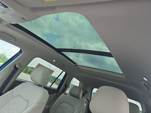Certified 2026 Volkswagen Atlas SE w/ Panoramic Sunroof Package FWD image 29