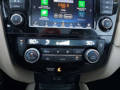 Used 2018 Nissan Rogue SL w/ Premium Package image 19