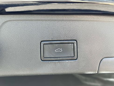 Used 2023 Volkswagen Atlas Cross Sport SE w/ Panoramic Sunroof Package AWD/4WD image 13