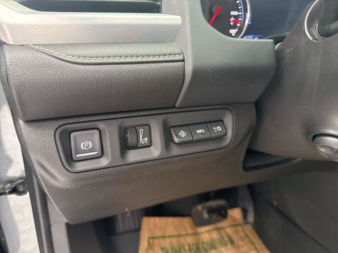 Used 2022 GMC Acadia SLT w/ Elevation Edition image 26