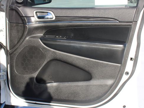 Used 2020 Jeep Grand Cherokee Limited image 19