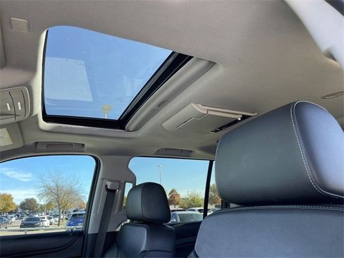 Used 2018 Chevrolet Suburban Premier image 25