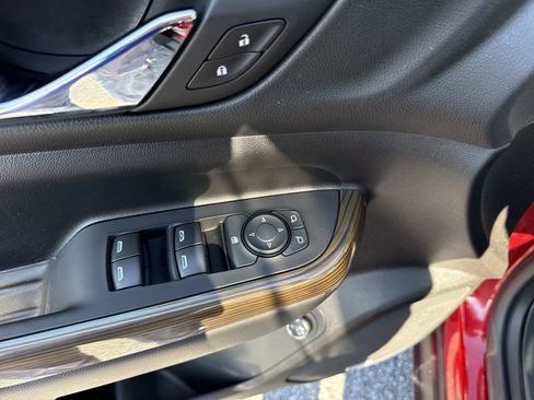 Used 2023 GMC Acadia SLE w/ Driver Convenience Package image 16