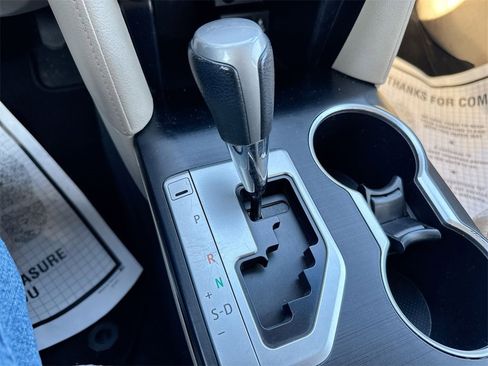 Used 2012 Toyota Camry LE image 16