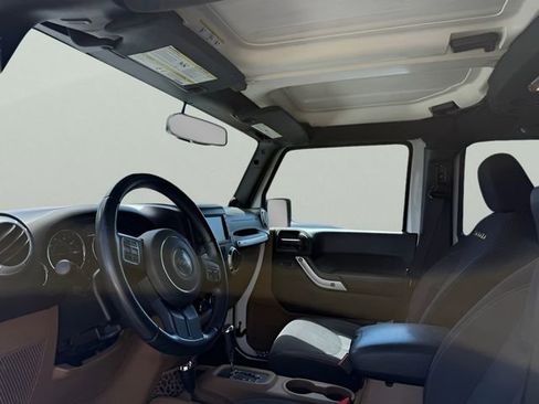 Used 2014 Jeep Wrangler Unlimited Sahara w/ Connectivity Group image 13