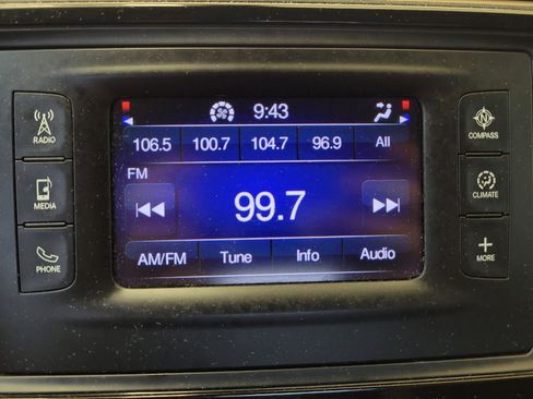 Used 2017 Chrysler Pacifica LX FWD image 25