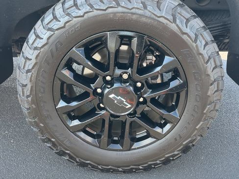 Used 2025 Chevrolet Silverado 2500 LTZ w/ LTZ Plus Package AWD/4WD image 14