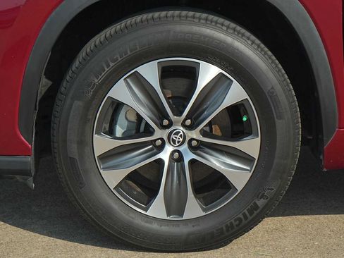 Used 2023 Toyota Highlander XLE FWD image 7