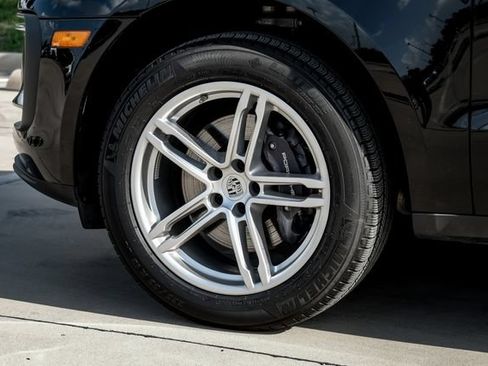 Used 2025 Porsche Macan AWD/4WD image 67
