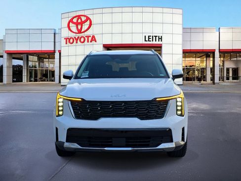 Used 2024 Kia Sorento S image 2