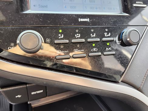 Used 2020 Toyota Camry LE image 25