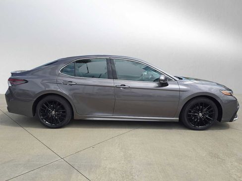 Used 2023 Toyota Camry XSE FWD image 2