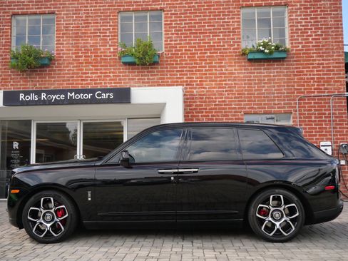 Certified 2020 Rolls-Royce Cullinan Black Badge image 3