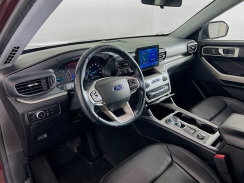 Used 2022 Ford Explorer XLT w/ Equipment Group 202A AWD/4WD image 36