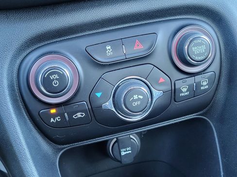 Used 2016 Dodge Dart SXT image 17