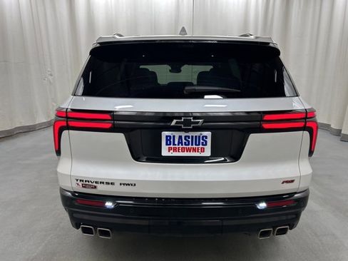 Used 2025 Chevrolet Traverse RS image 5