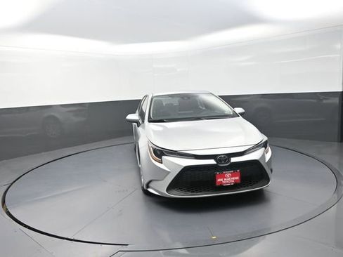 Used 2022 Toyota Corolla LE FWD image 27