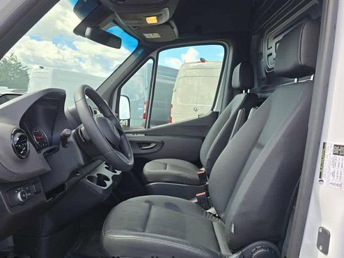 Used 2025 Mercedes-Benz Sprinter 2500 image 22