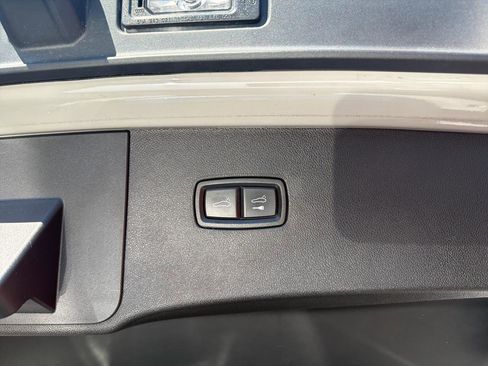 Used 2023 Porsche Cayenne Coupe image 10