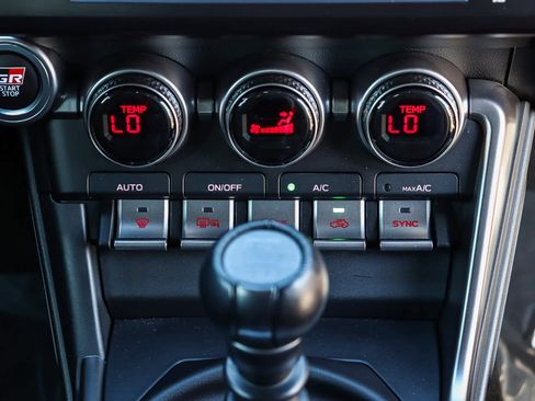 Used 2022 Toyota GR86 Premium image 18