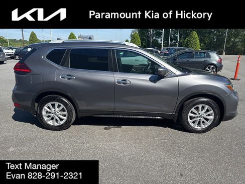 Used 2017 Nissan Rogue SV w/ Sun & Sound Touring Package FWD image 8