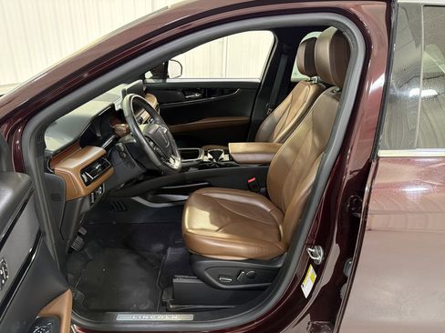 Used 2023 Lincoln Nautilus Reserve image 11
