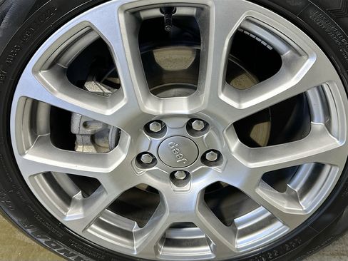 Used 2022 Jeep Compass Latitude w/ Sun and Sound Group image 30