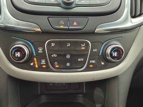 Used 2022 Chevrolet Equinox LT w/ Driver Convenience Package image 26