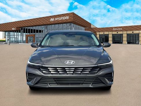 Used 2026 Hyundai Elantra SE image 12