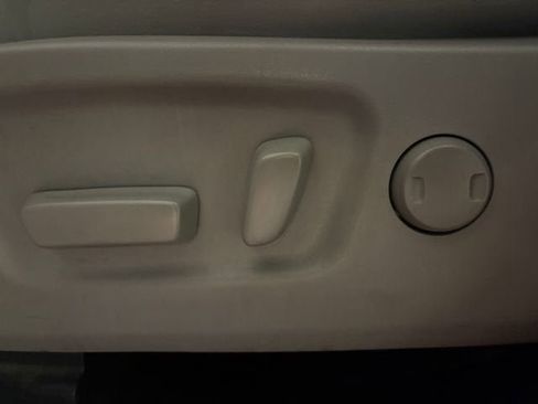 Certified 2019 Toyota Highlander Plus image 11