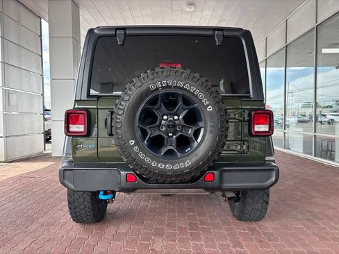 Used 2023 Jeep Wrangler Unlimited w/ Cold Weather Group AWD/4WD image 9