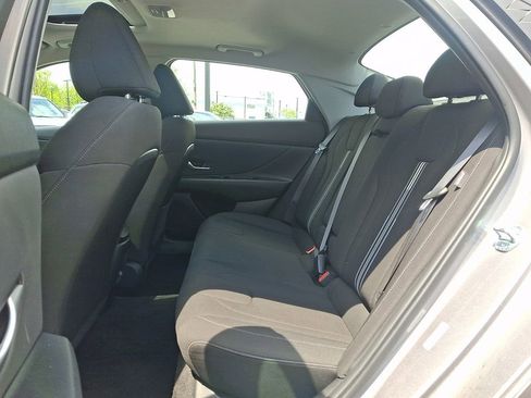 Used 2025 Hyundai Elantra SEL FWD image 12