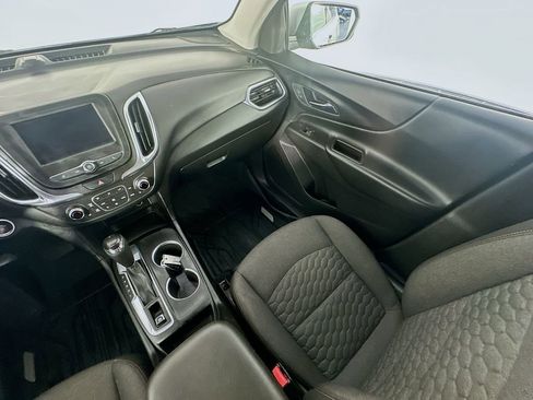 Used 2020 Chevrolet Equinox LT w/ Driver Convenience Package image 11