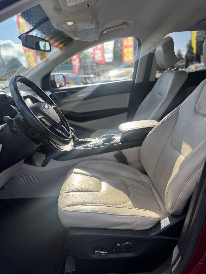 Used 2016 Ford Edge Titanium w/ Technology Package AWD/4WD image 10