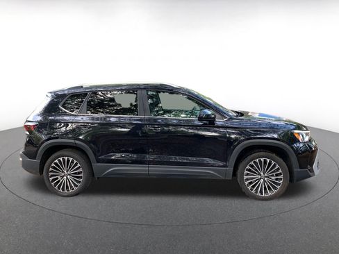 Used 2025 Volkswagen Taos SE image 8