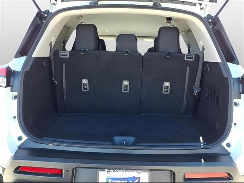 Used 2024 Nissan Pathfinder SV image 11